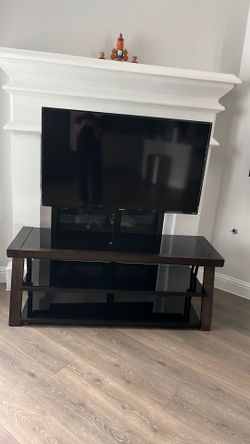 Westing house 50 inch Roku tv with tv stand mount