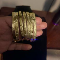10k GOLD SEMANARIO BANGLES 25.5 Grams Price Is Firm !