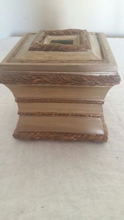 Elegant porcelain tissue box cover