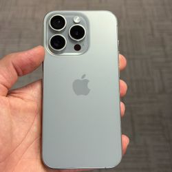 Apple iPhone 15 Pro 'Natural Titanium' · Unlocked - 256GB