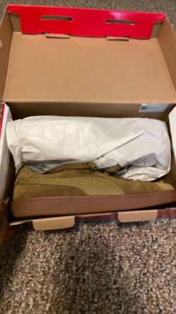 Shoes for sale sizes are 7/7.5 &’ 8 in men. Last pair of shoes is 11c