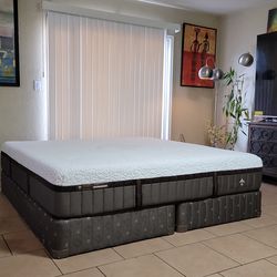 HIGH QUALITY LIKE NEW KING SIZE STEARNS AND FOSTER MATTRESS AND BOXSPRINGS FOR SALE! IN EXCELLENT CONDITION, FREE DELIVERY