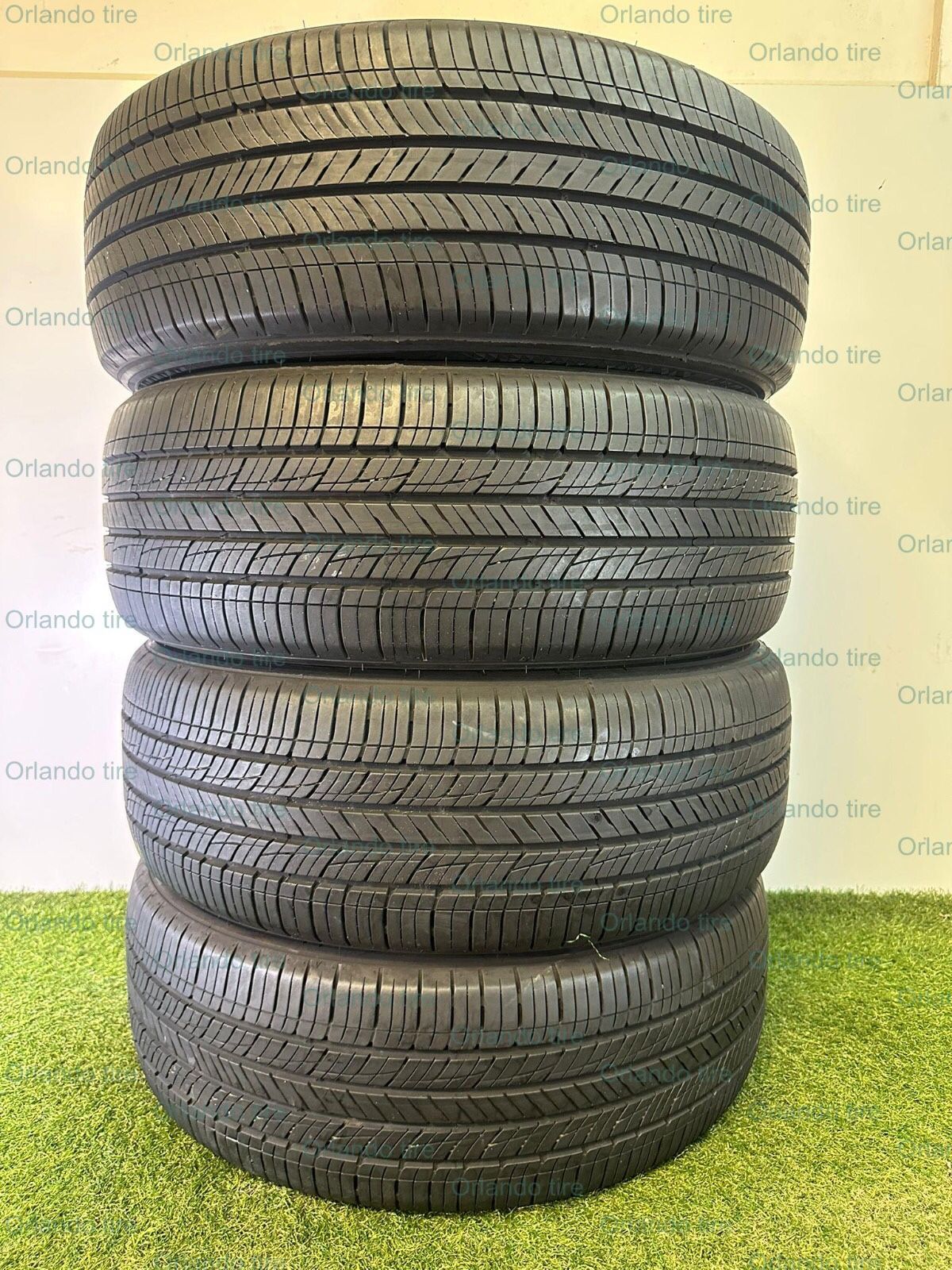 U40 235 55 19 101H Kumho Crugen HP71 - 4 Used Tires 85% Life