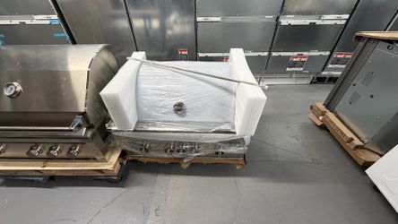🔥 NEW IN BOX – Coyote 36” SL-Series Built-In Propane Gas Grill 🔥  💲 MSRP: $3,699 🔥 Price Today: $2,959 (20% OFF)  Bring professional outdoor cooki