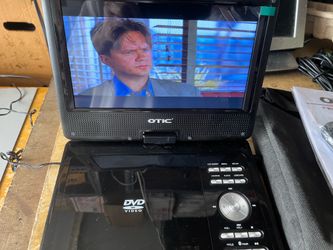 Otic 9 inch. Portable dvd player