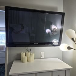 Panasonic 41" Flat Screen TV, With Wall Mount