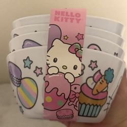 Hello Kitty plates 💕✨🐰🐇✨🥚