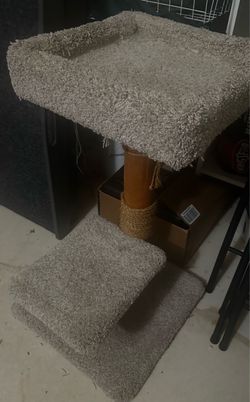 Large Carpeted Cat Tree / Cat Bed & Scratching Post – $50 OBO