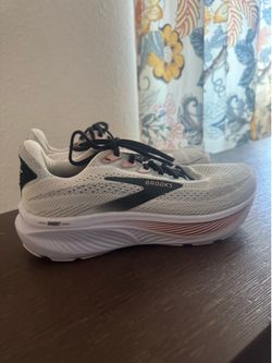 Women’s Brooks Ghost 17 Size 9.5