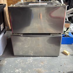 Washer and dryer pedestals