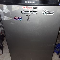 Mini Fridge Frigidaire Streetwise Drip Fuego Nirvana Dark Grey And Black