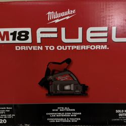 Milwaukee M18 FUEL Cordless Brushless 6-1/2 in. Plunge Cut Track Saw