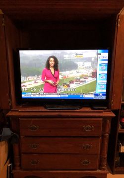 Dresser with mirror and dresser fits a 40 in tv ; TV not for sell