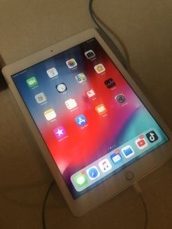 IPAD- Great condition no passcode, reset, iCloud off.