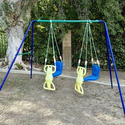 Kids Outdoor Swing Set
