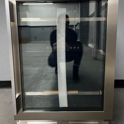 NEW- OPEN BOX! Avanti 5.4 Cu. Ft. Beverage Center ARFSE55R3S