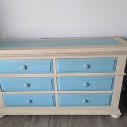 6 Drawer Broyhill Dresser 