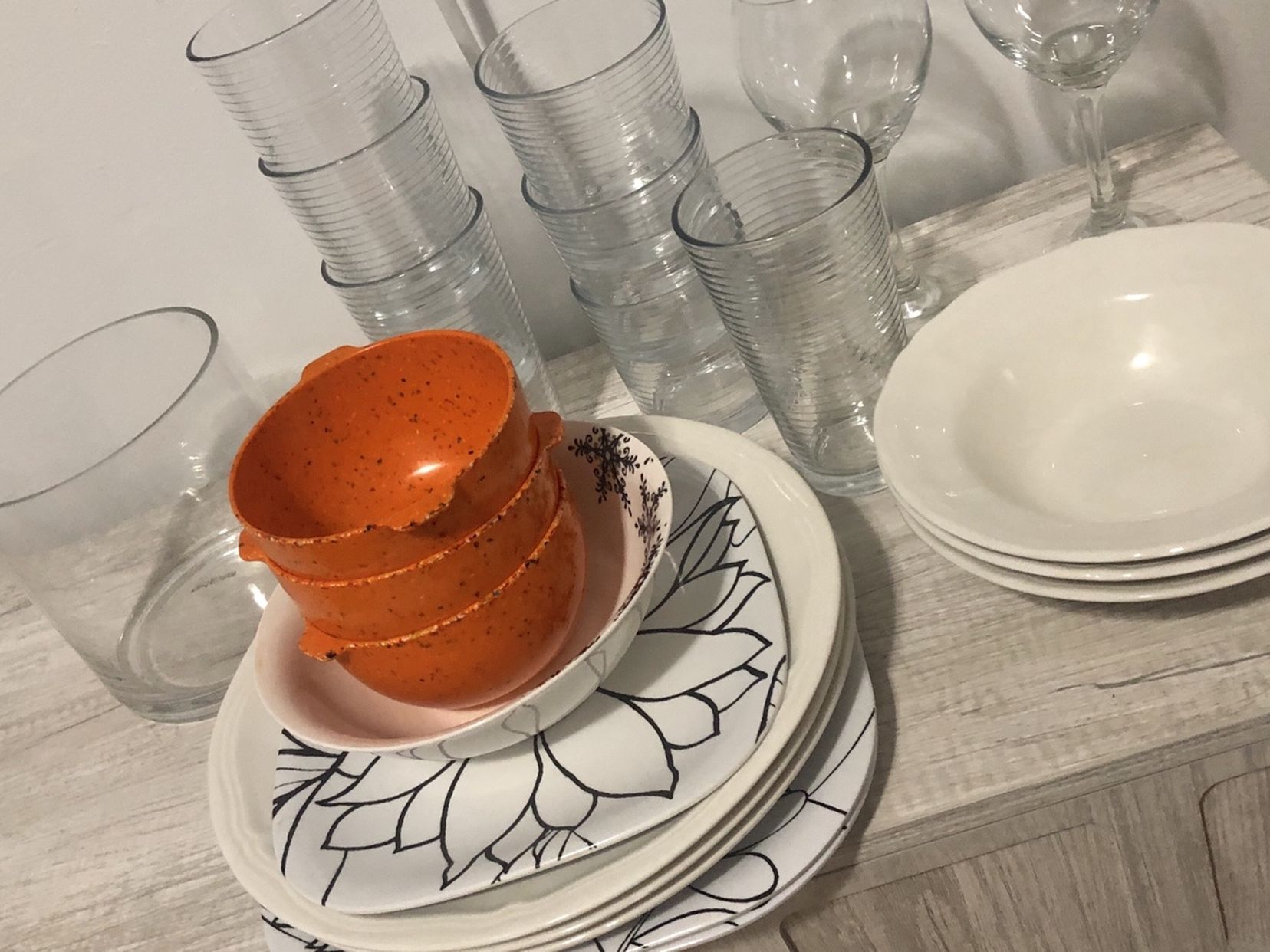 Free Dishes (pick Up In HARLEM)