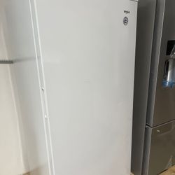 Upright Freezer Whirlpool 