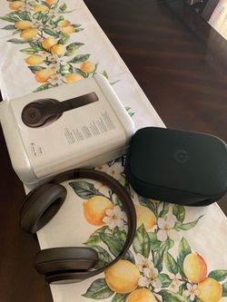 Beats Studio pro. A2924.   Like brand  used 3-4 times open box