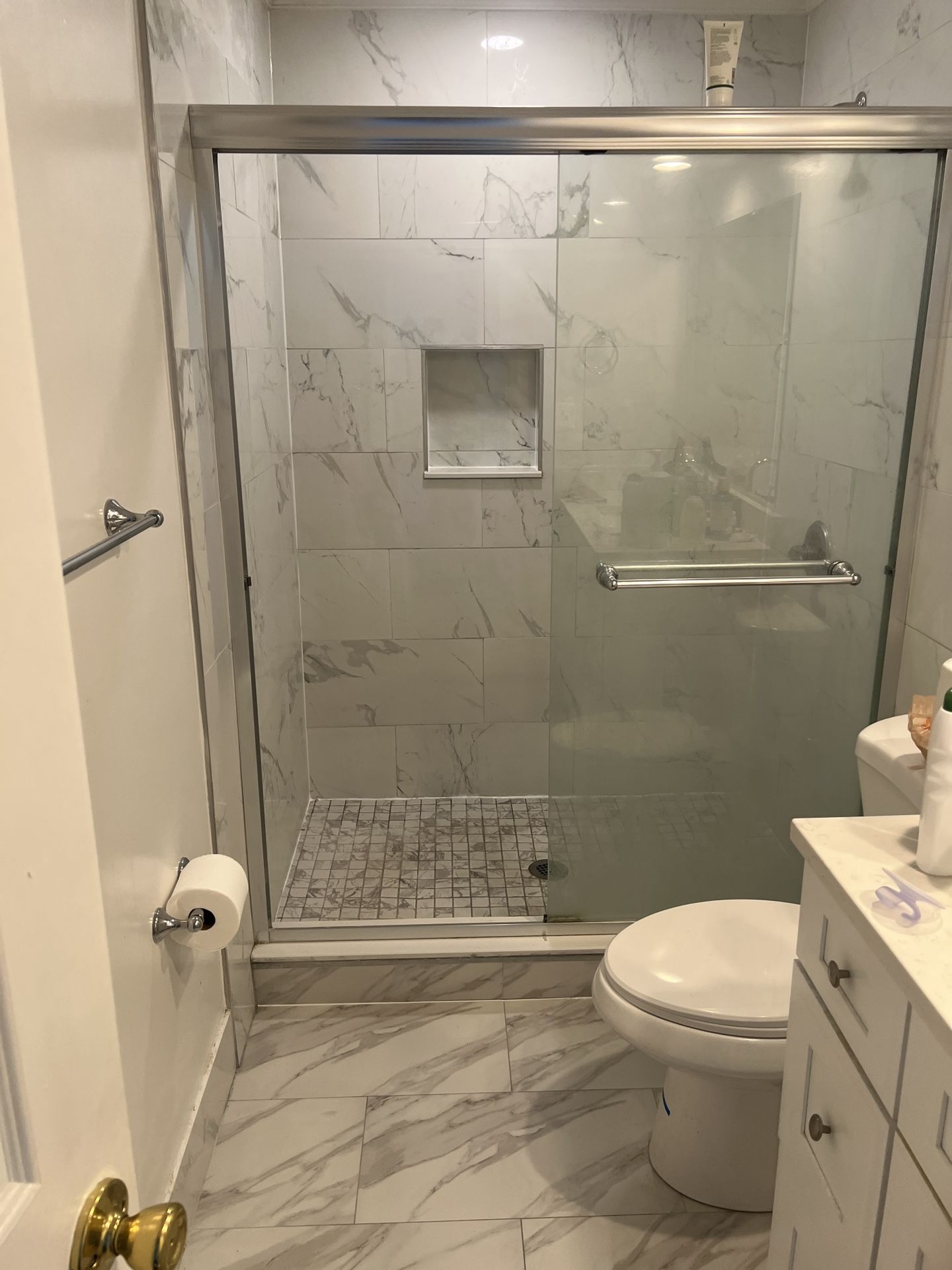 $100 Standing Showers And Bathroom Bottom For Sale