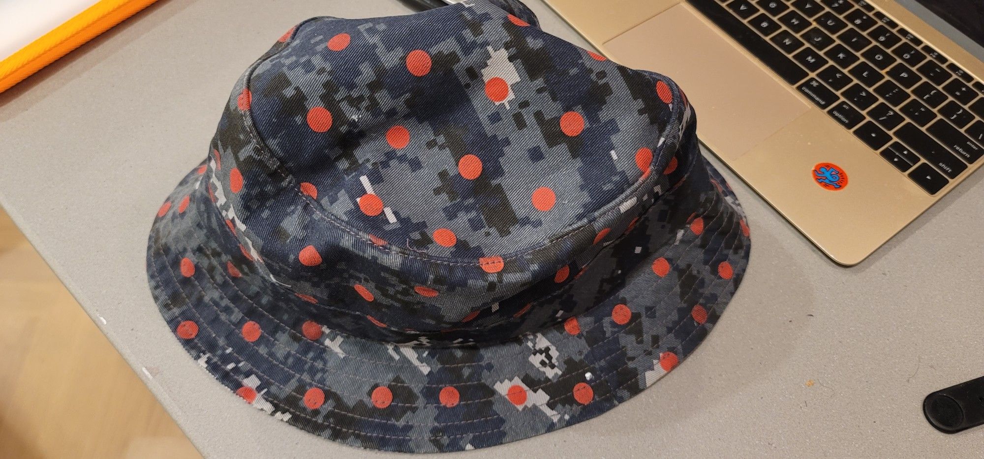 Supreme comme de garcon bucket hat