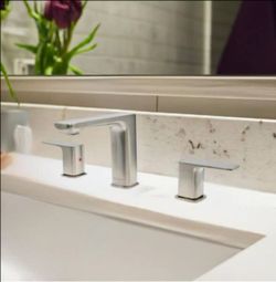 Brushed Nickel 3-Hole Bathroom Faucet Set.brand new in box