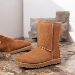2024 UGG classic 2 Short Boots Chestnut NEW 11 sz. Women