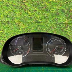 2014-2015 Volkswagen Passat Speedometer Cluster