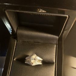 Engagement Ring & Wedding Band Set – Stunning Oval Halo, Size 7 – Brilliance Brand