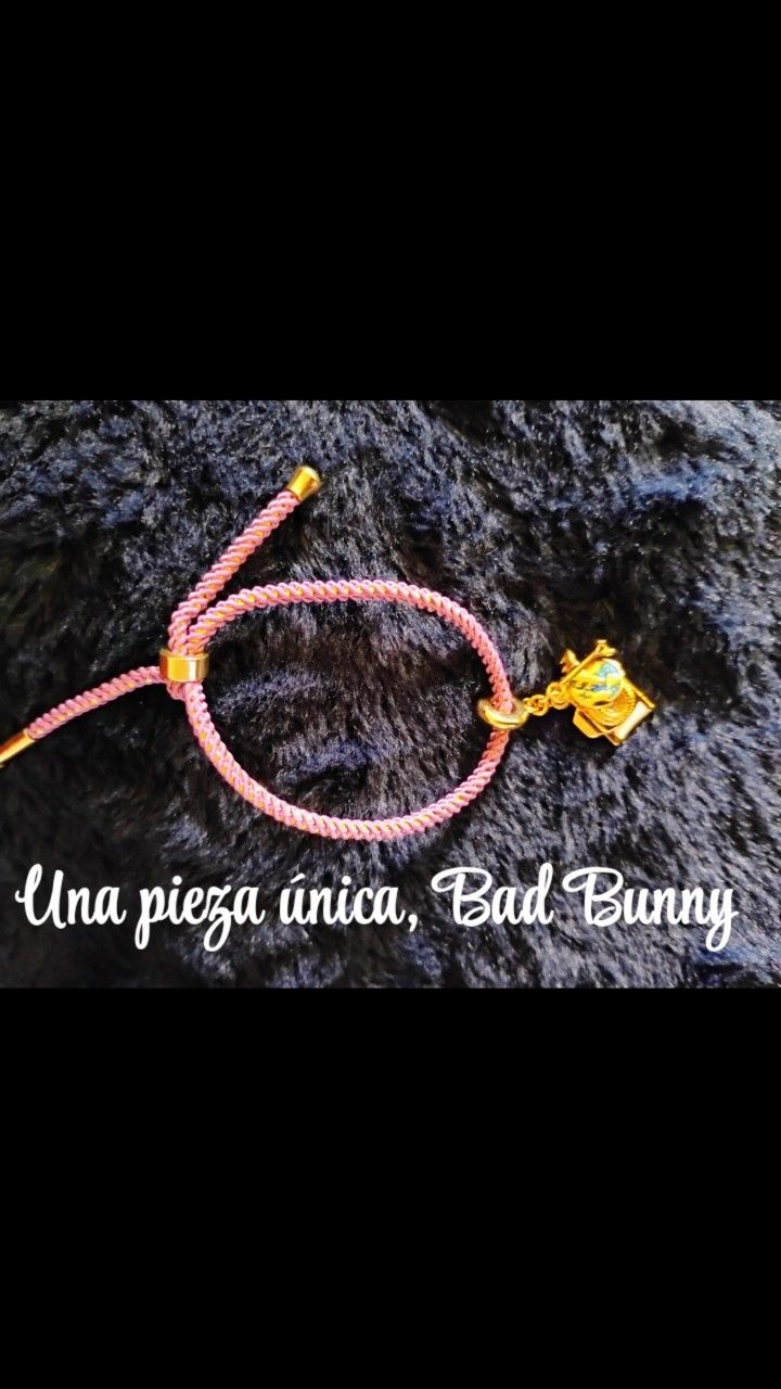 Pieza Única De Bad Bunny 