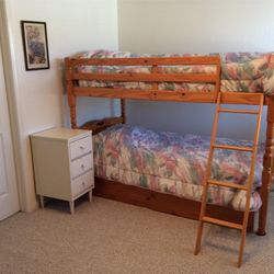 Solid Wood Twin Bunk Bed With Two Drawers