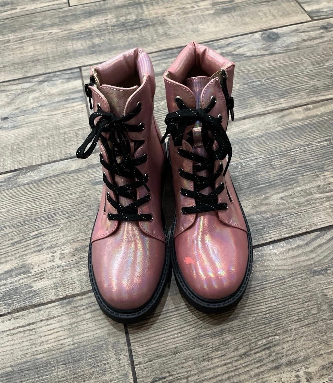 Jelly pop girls boots size 4m brand new but does have a small flaw see picture