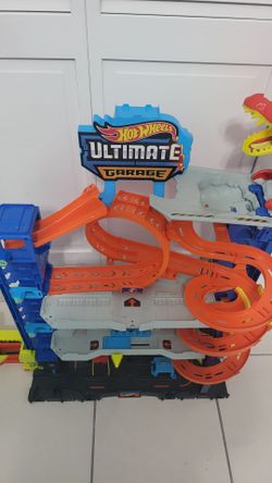 Hot wheels ultimate garage