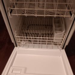 Great Working Kenmore Dishwasher In Good Condition 