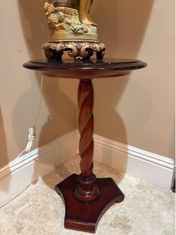 Wood lamp table