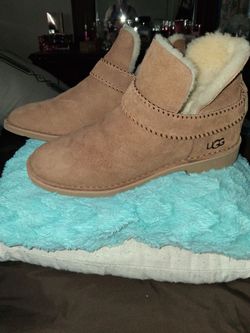 Women's ugg booties size 9