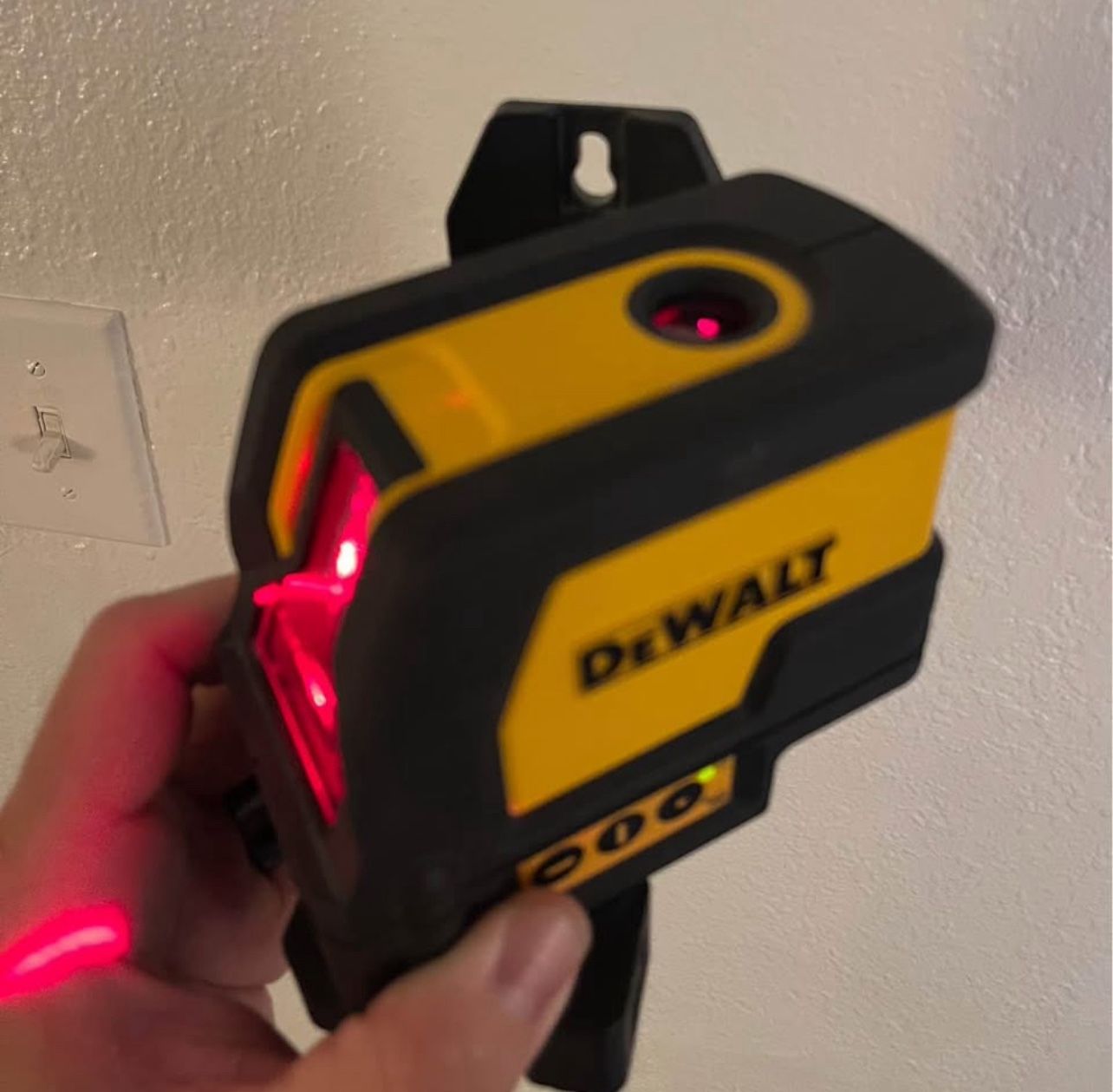 Dewalt Red Line Laser Level With Top And Bottom Laser Plumb