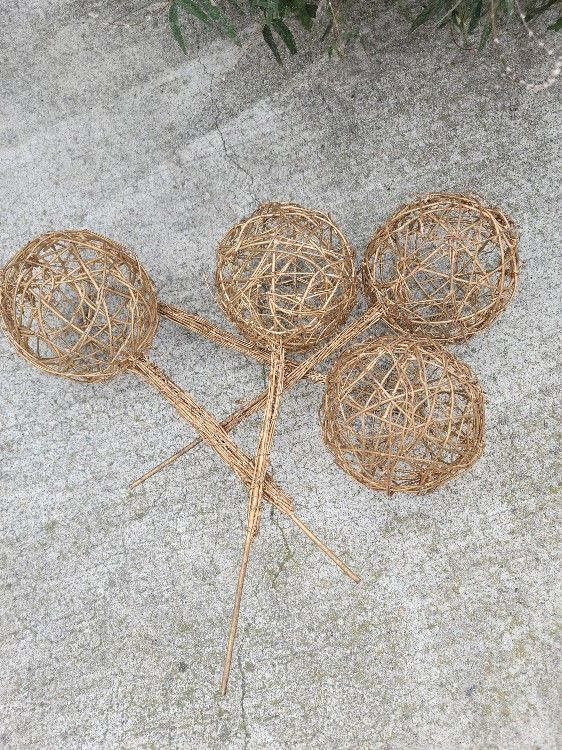 7" Rattan Gold Decor Picks