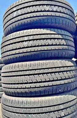 235/55/18 Brisgtone Set de Tires con 80% de vida las 4