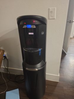 Bottom load water dispenser