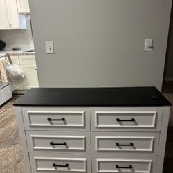 Modern 6 drawer dresser with USB outlet 
