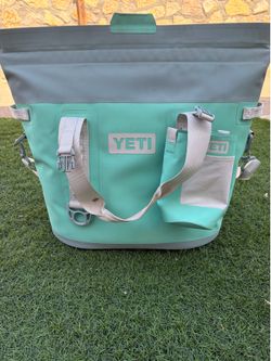 Yeti M30 with large bottle sling in seafoam green