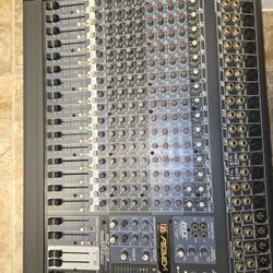 Peavy RQ 2318 Sound Mixer- Like New