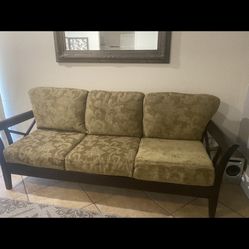 Living Room Furniture/Couch And 2 Chairs 