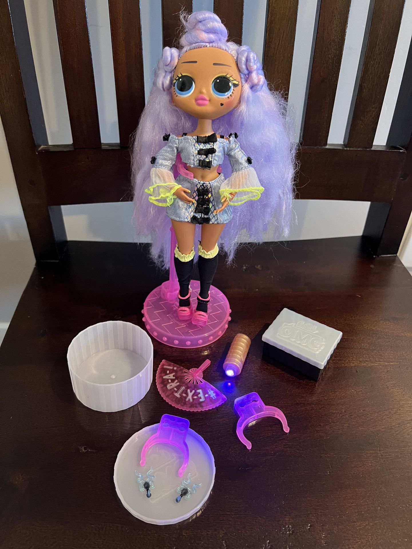 LOL SURPRISE OMG DOLL  2019 MISS ROYALE LONG LAVENDER AND PINK  HAIR 