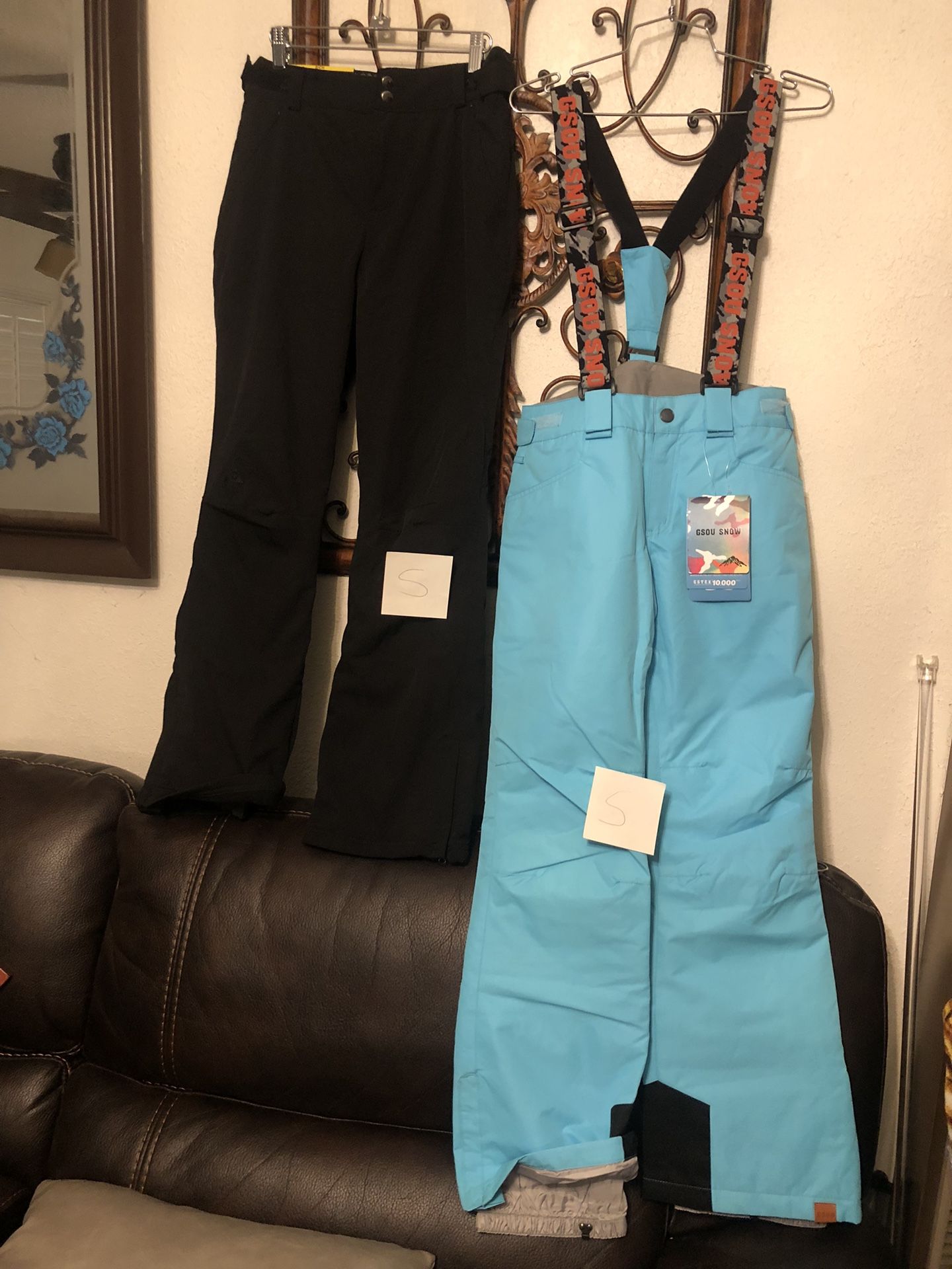 GSOU SNOW PANTS OVERALLS JACKETS GLOVES SKI SUITS CASH ONLY AVAILABLE