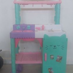 Girl Play Kitchen