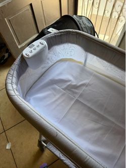 Rocking bassinet