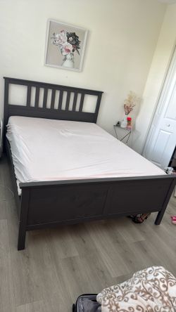 Queen Bed Headboard and Panels